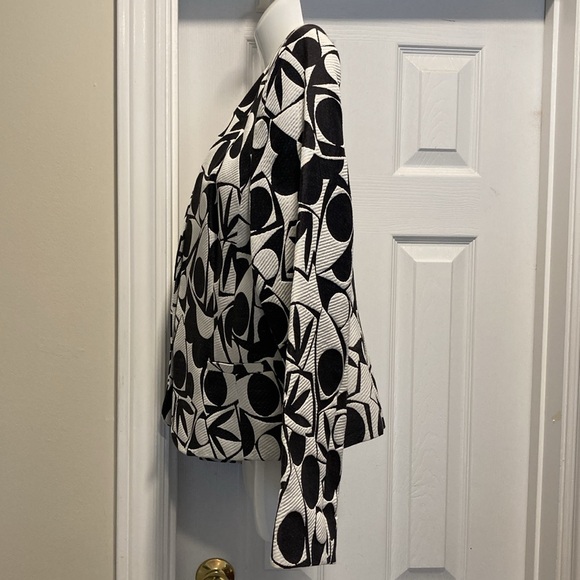 NWOT - LOUBEN Open Style Black & White Floral Pattern Lined Jacket - Size 12 - Picture 9 of 14